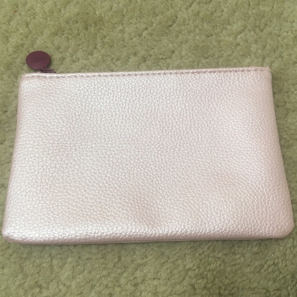 NWOT Faux Leather Womens Makeup Case Cosmetics Bag - Picture 1 of 6